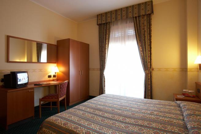 Dropiluc Hotel Druento Bagian luar foto
