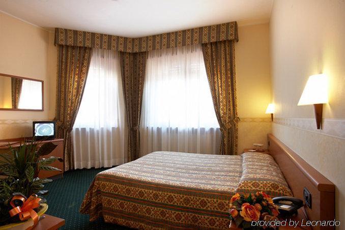 Dropiluc Hotel Druento Ruang foto