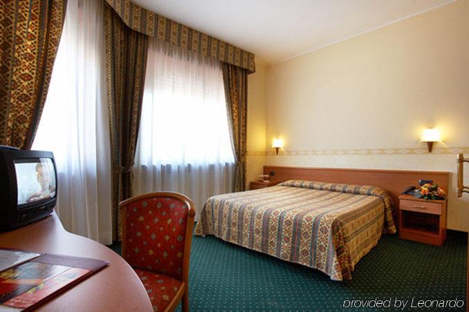 Dropiluc Hotel Druento Ruang foto