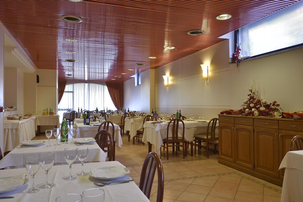 Dropiluc Hotel Druento Bagian luar foto