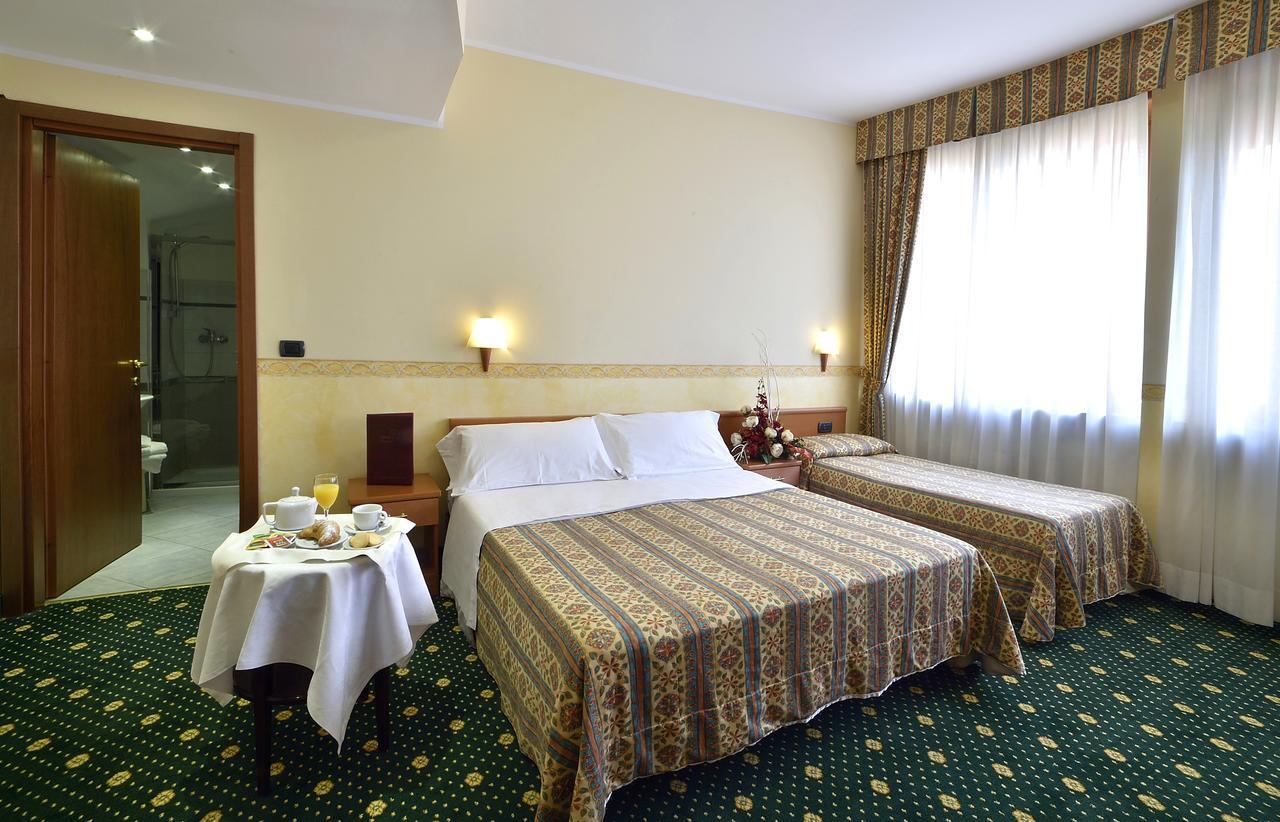 Dropiluc Hotel Druento Bagian luar foto