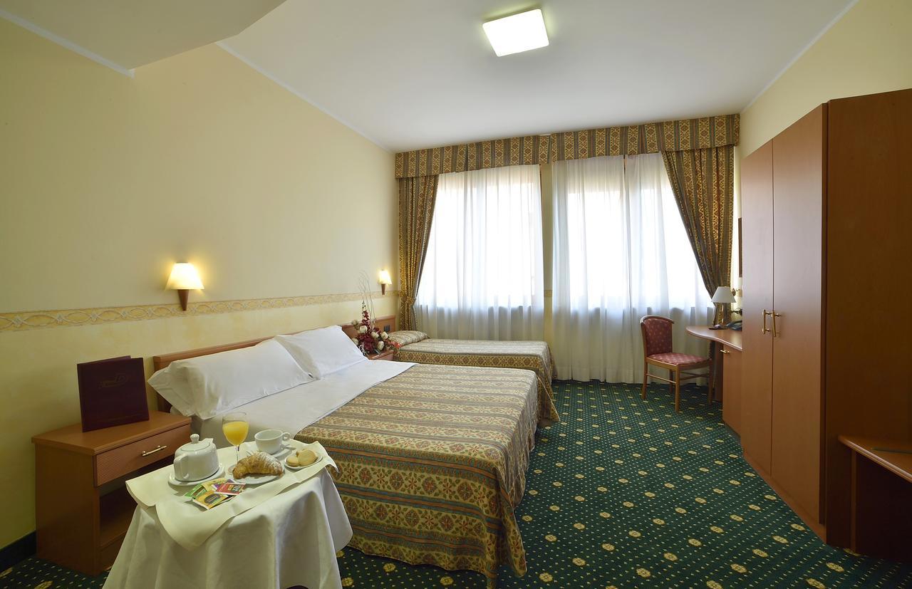 Dropiluc Hotel Druento Bagian luar foto