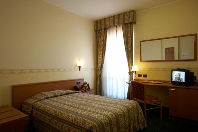 Dropiluc Hotel Druento Ruang foto